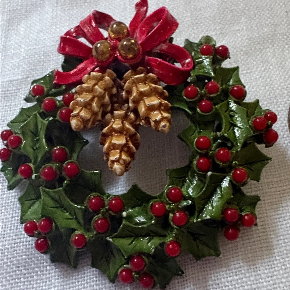 Vintage Holiday Pinecone Wreath Pin in Green, Red & Gold - Unbranded